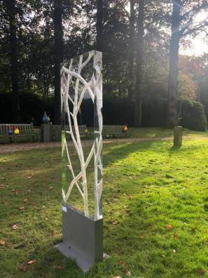 Luminous, 2019, Plexiglas, Edelstahl, Werk im Freibereich